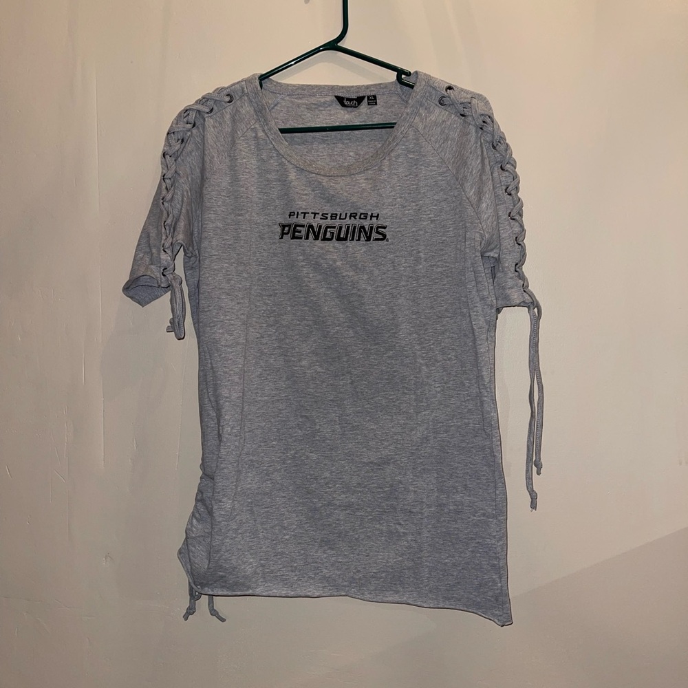 Pittsburgh Penguins fashion top. Size XL